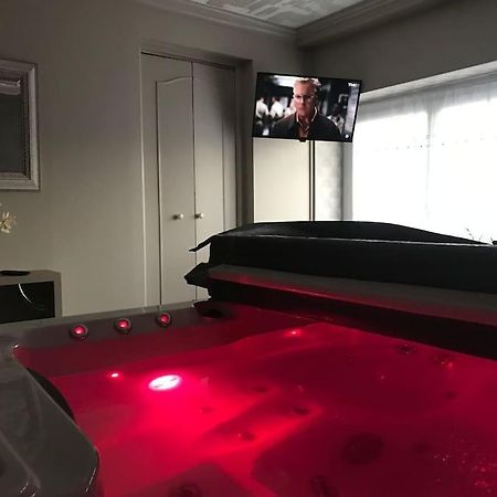 Maison Avec Jacuzzi Privatif 康布雷 外观 照片