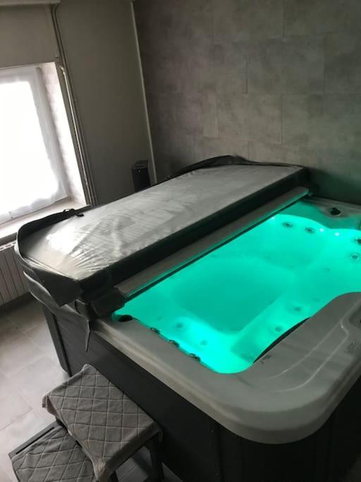 Maison Avec Jacuzzi Privatif 康布雷 外观 照片